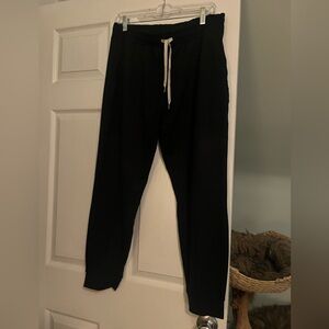Vuori black heather performance jogger. Size large.